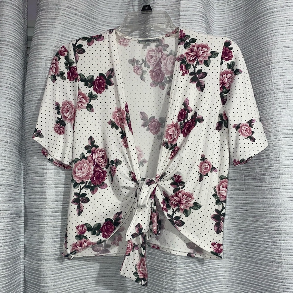 Plunging tie front top